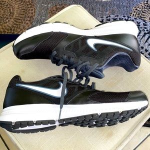 NWOT Mens Nikes Size 10.5